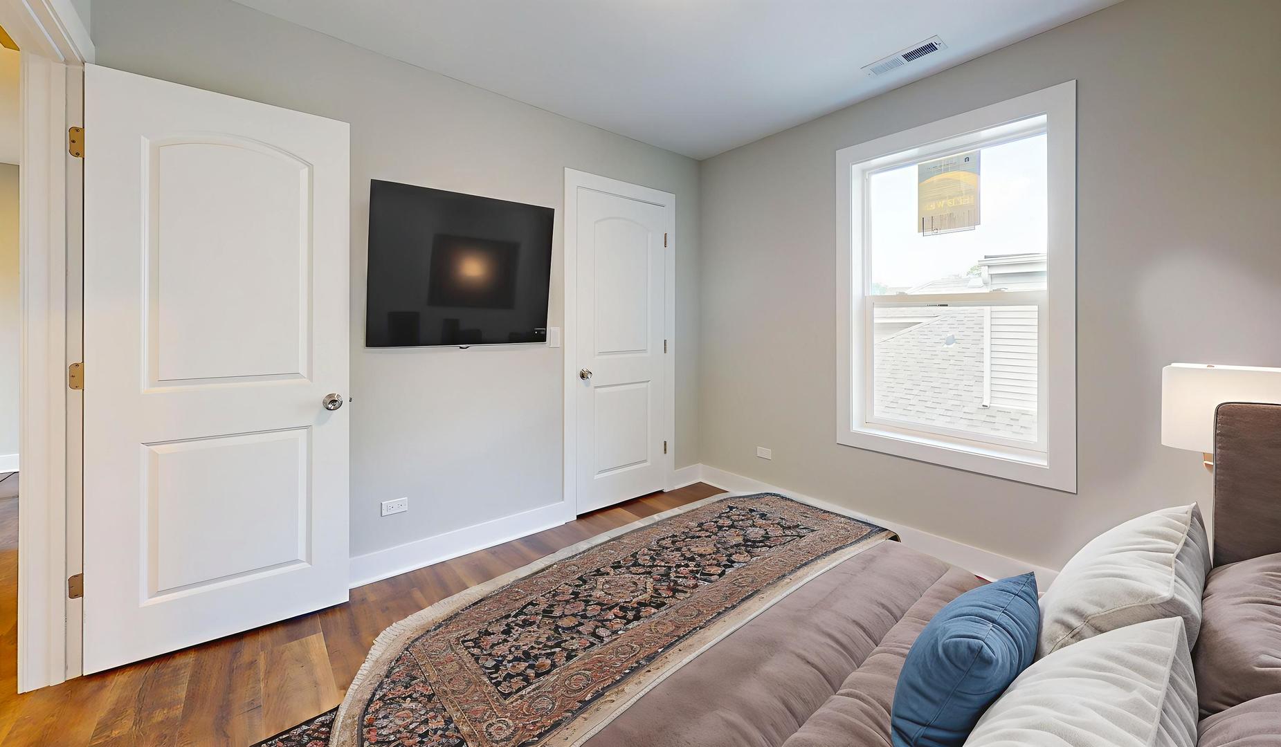 1421 Henry Avenue, Des Plaines, IL 60016