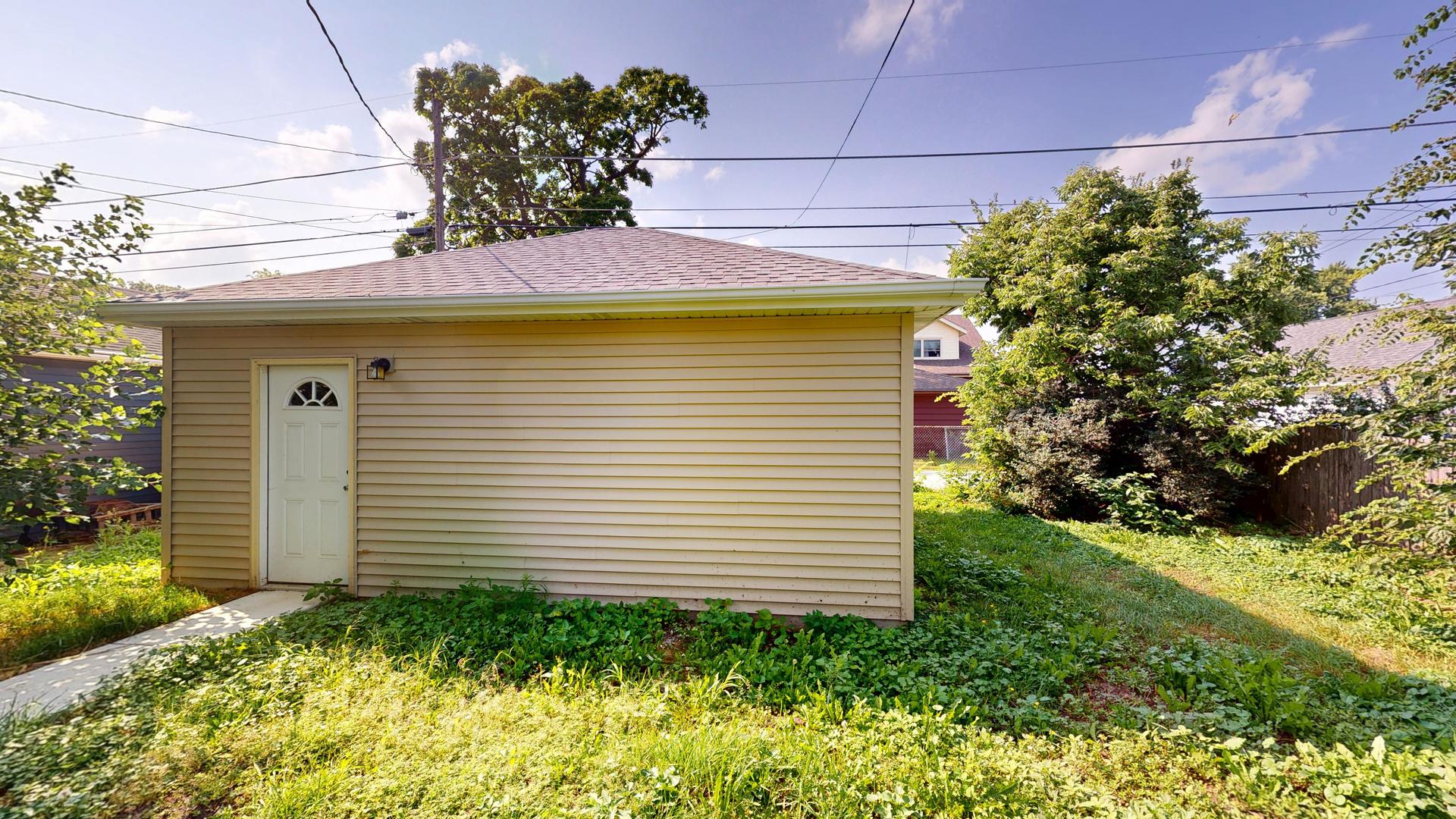 1421 Henry Avenue, Des Plaines, IL 60016