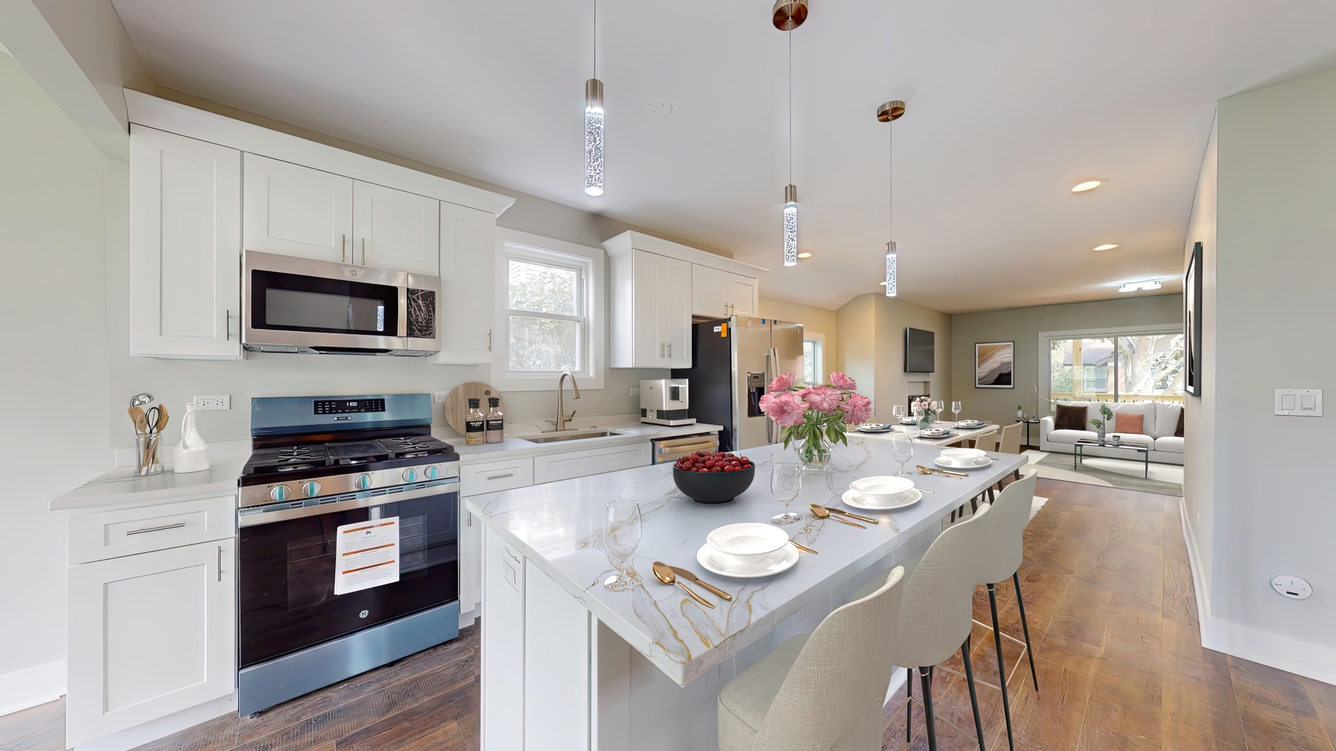 1421 Henry Avenue, Des Plaines, IL 60016