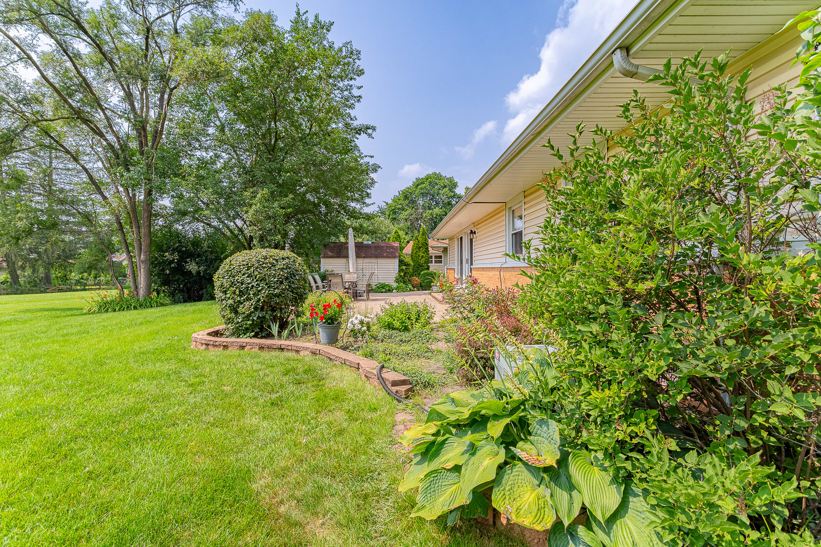 217 Edgeware Road, Elk Grove Village, IL 60007