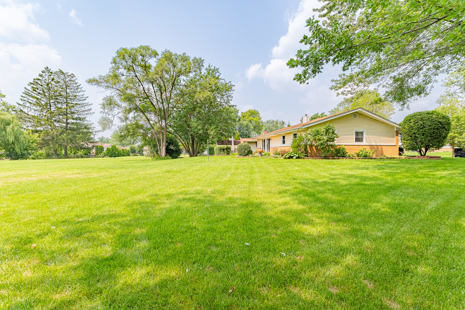 217 Edgeware Road, Elk Grove Village, IL 60007