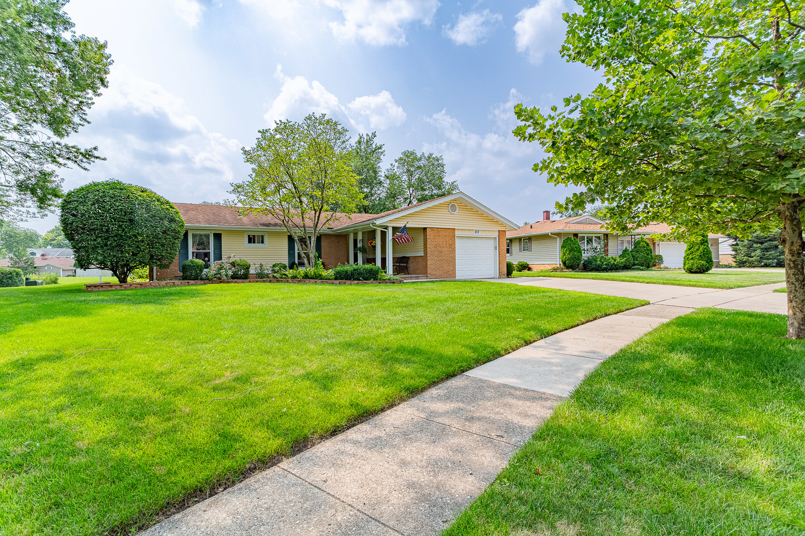 217 Edgeware Road, Elk Grove Village, IL 60007