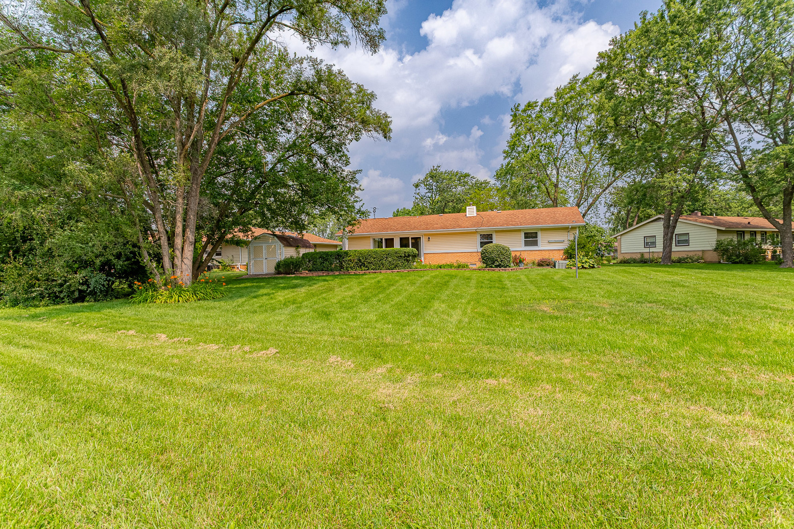 217 Edgeware Road, Elk Grove Village, IL 60007