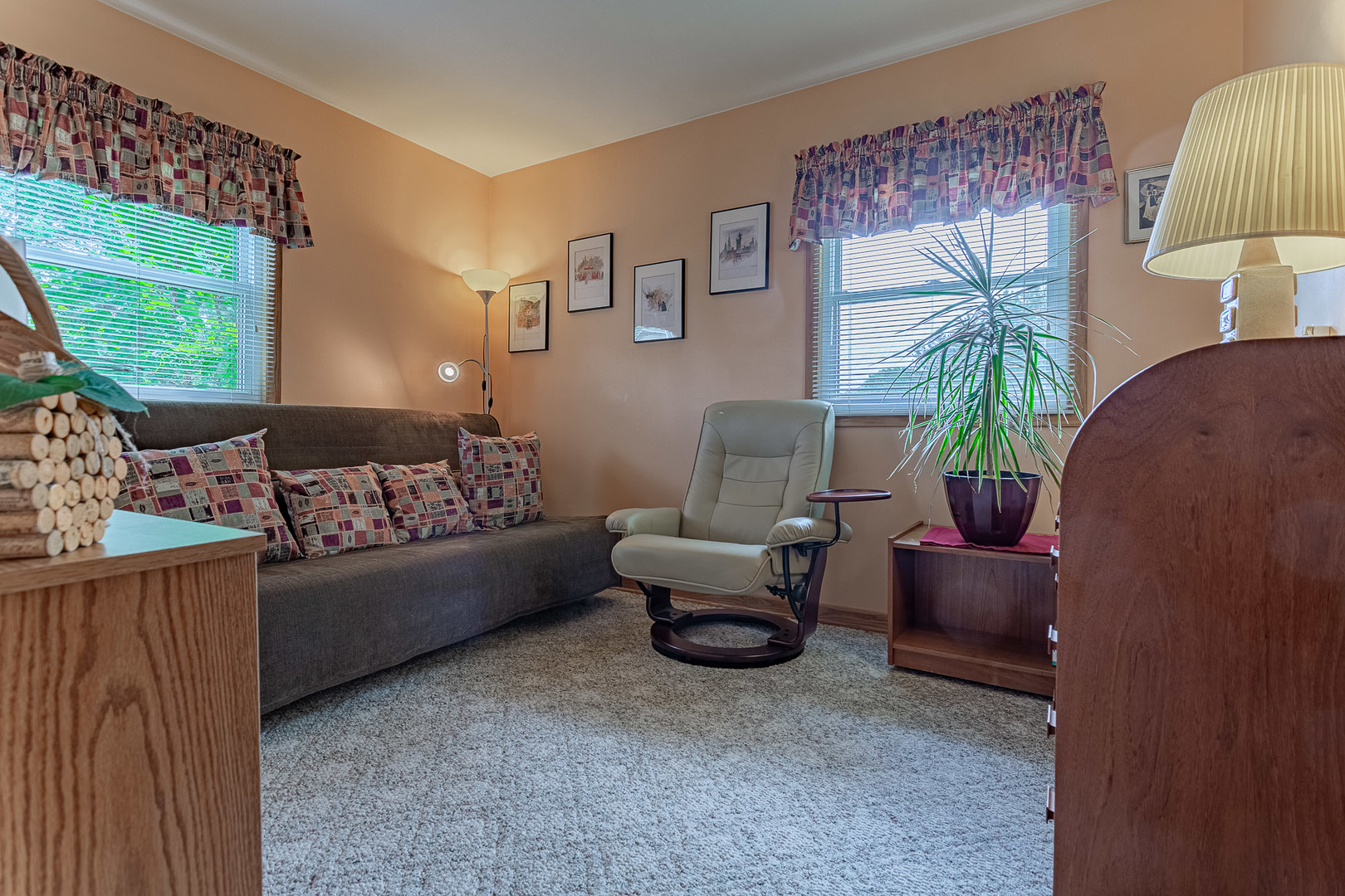 217 Edgeware Road, Elk Grove Village, IL 60007