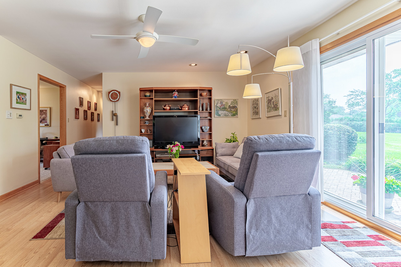 217 Edgeware Road, Elk Grove Village, IL 60007
