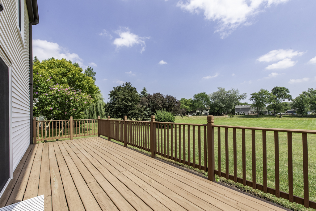 1138 Sussex Lane, Libertyville, IL 60048