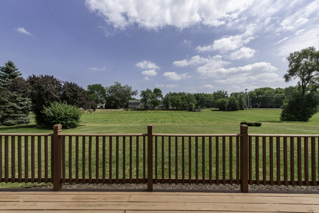 1138 Sussex Lane, Libertyville, IL 60048