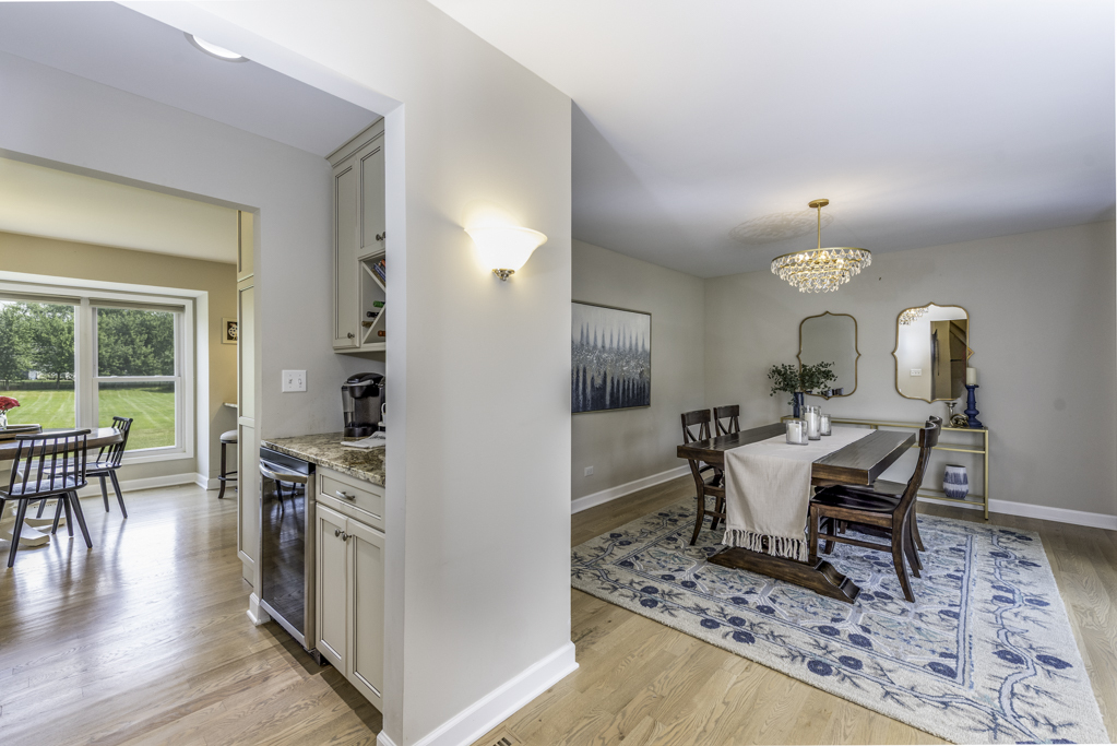 1138 Sussex Lane, Libertyville, IL 60048