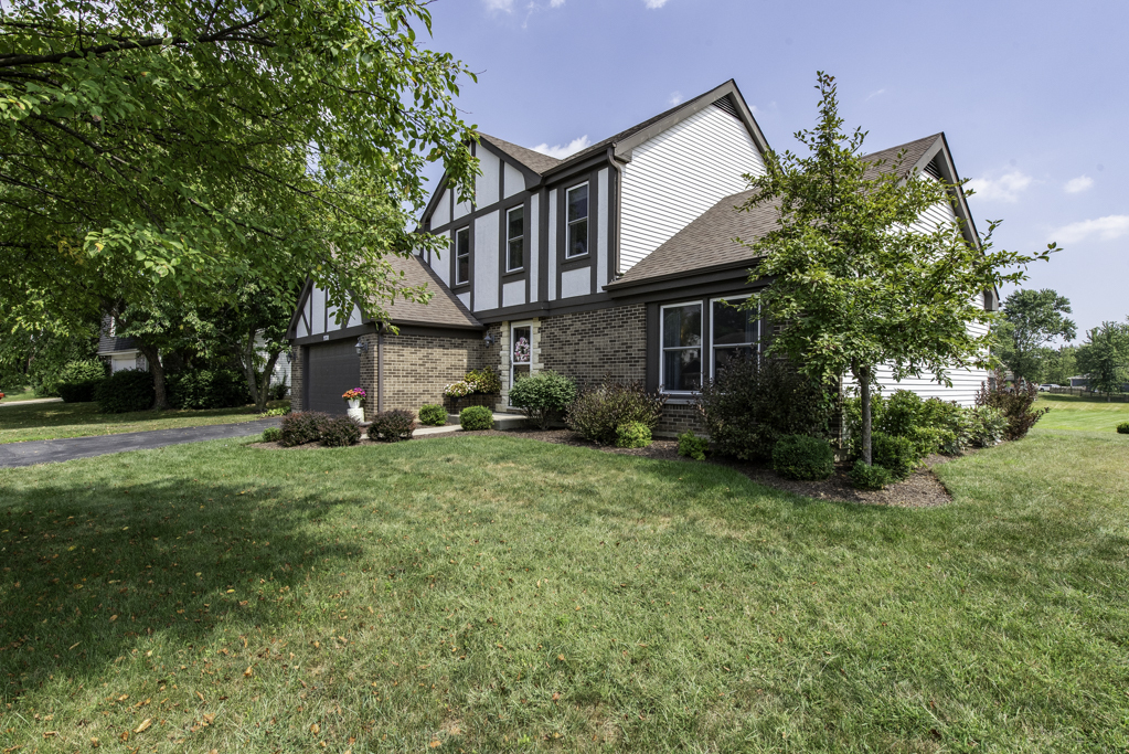 1138 Sussex Lane, Libertyville, IL 60048