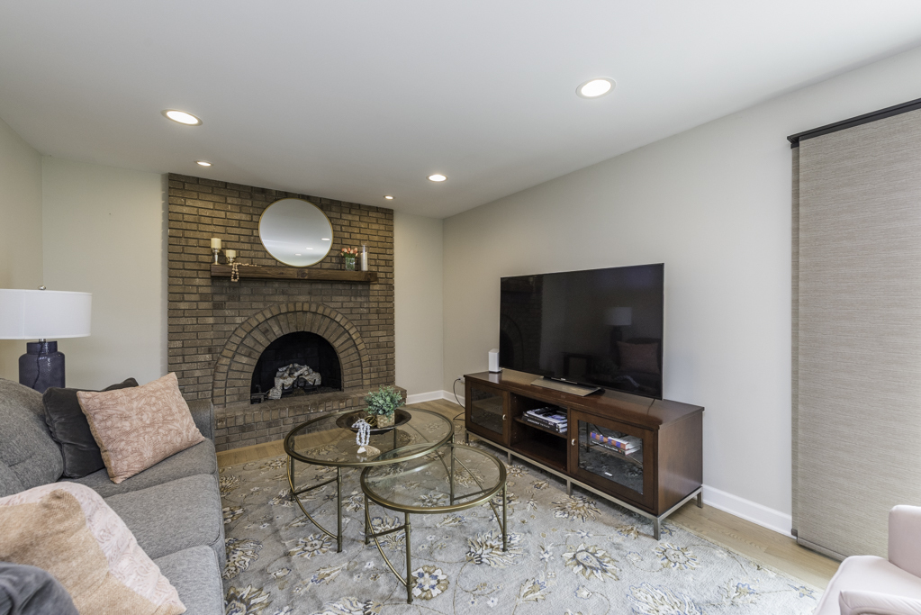 1138 Sussex Lane, Libertyville, IL 60048