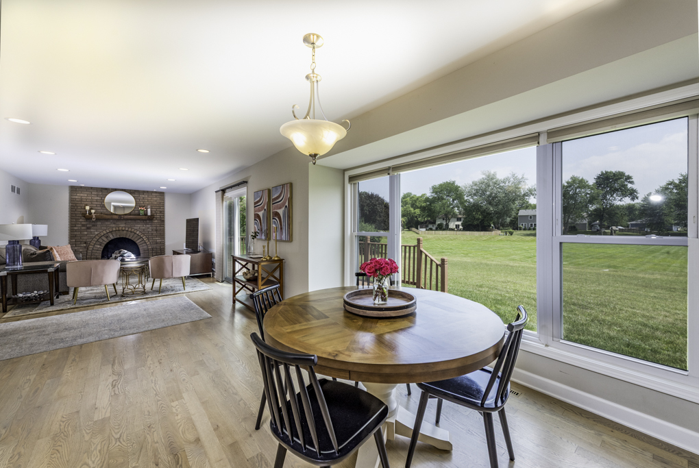 1138 Sussex Lane, Libertyville, IL 60048