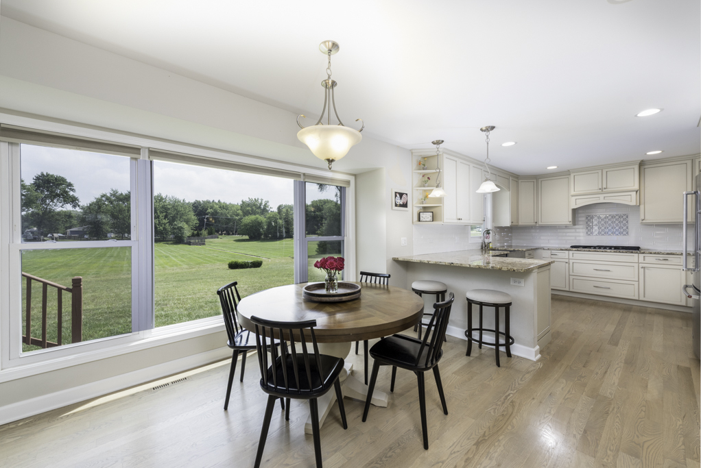 1138 Sussex Lane, Libertyville, IL 60048
