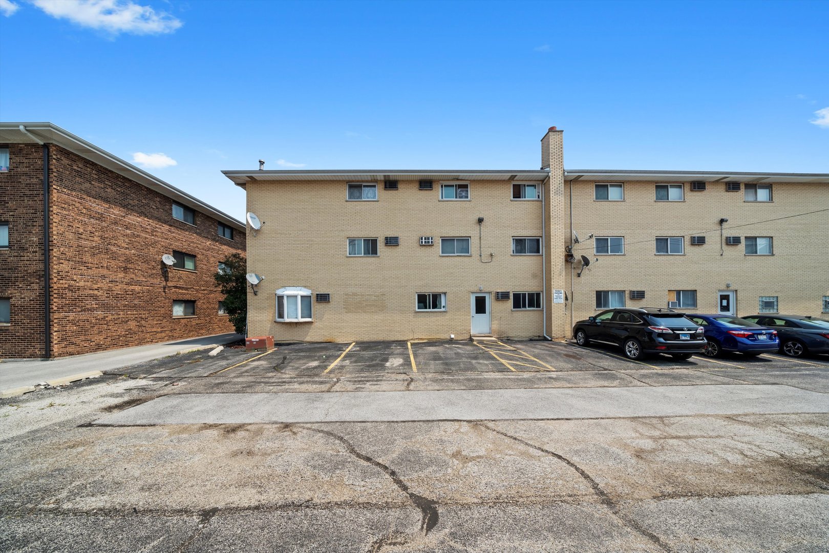8830 Mobile Avenue #101, Oak Lawn, IL 60453