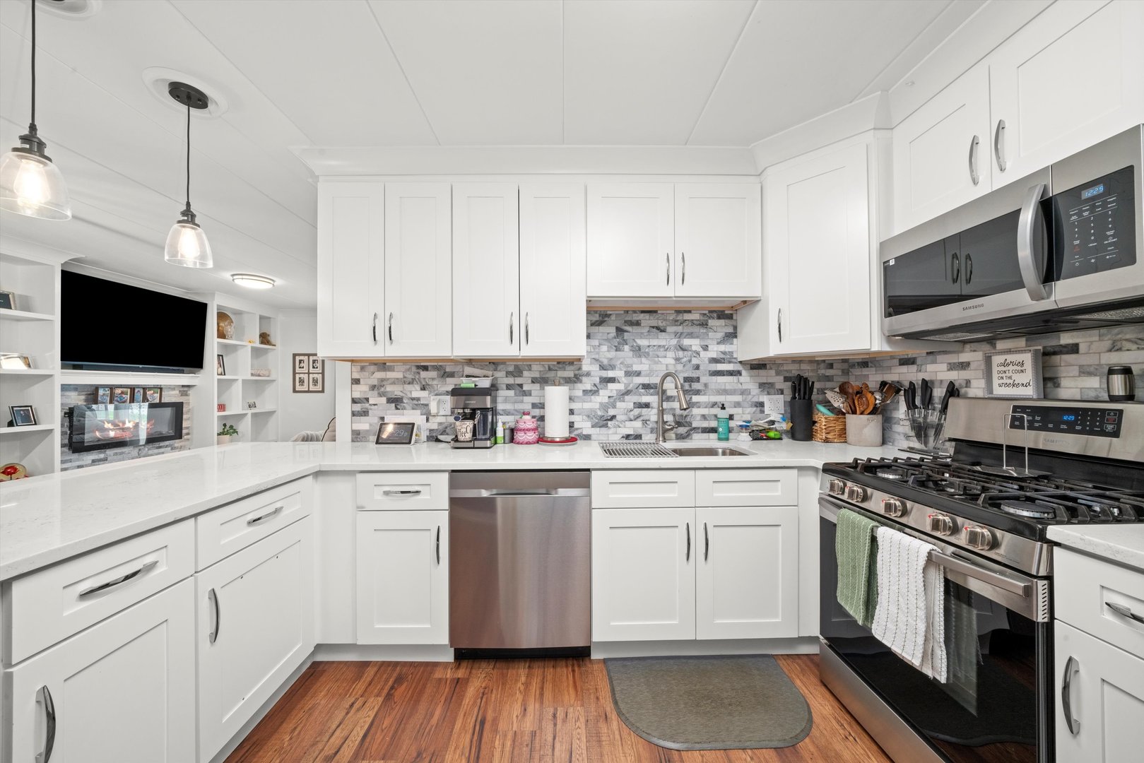 8830 Mobile Avenue #101, Oak Lawn, IL 60453