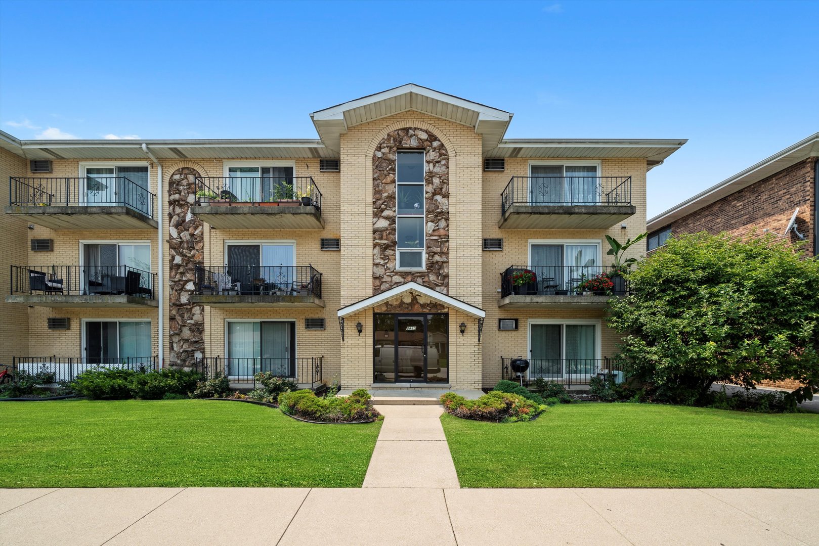 8830 Mobile Avenue #101, Oak Lawn, IL 60453