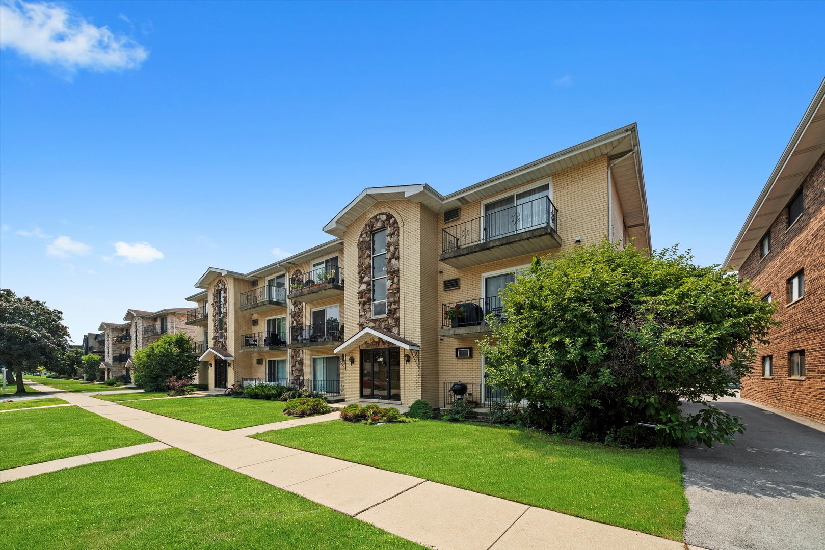8830 Mobile Avenue #101, Oak Lawn, IL 60453