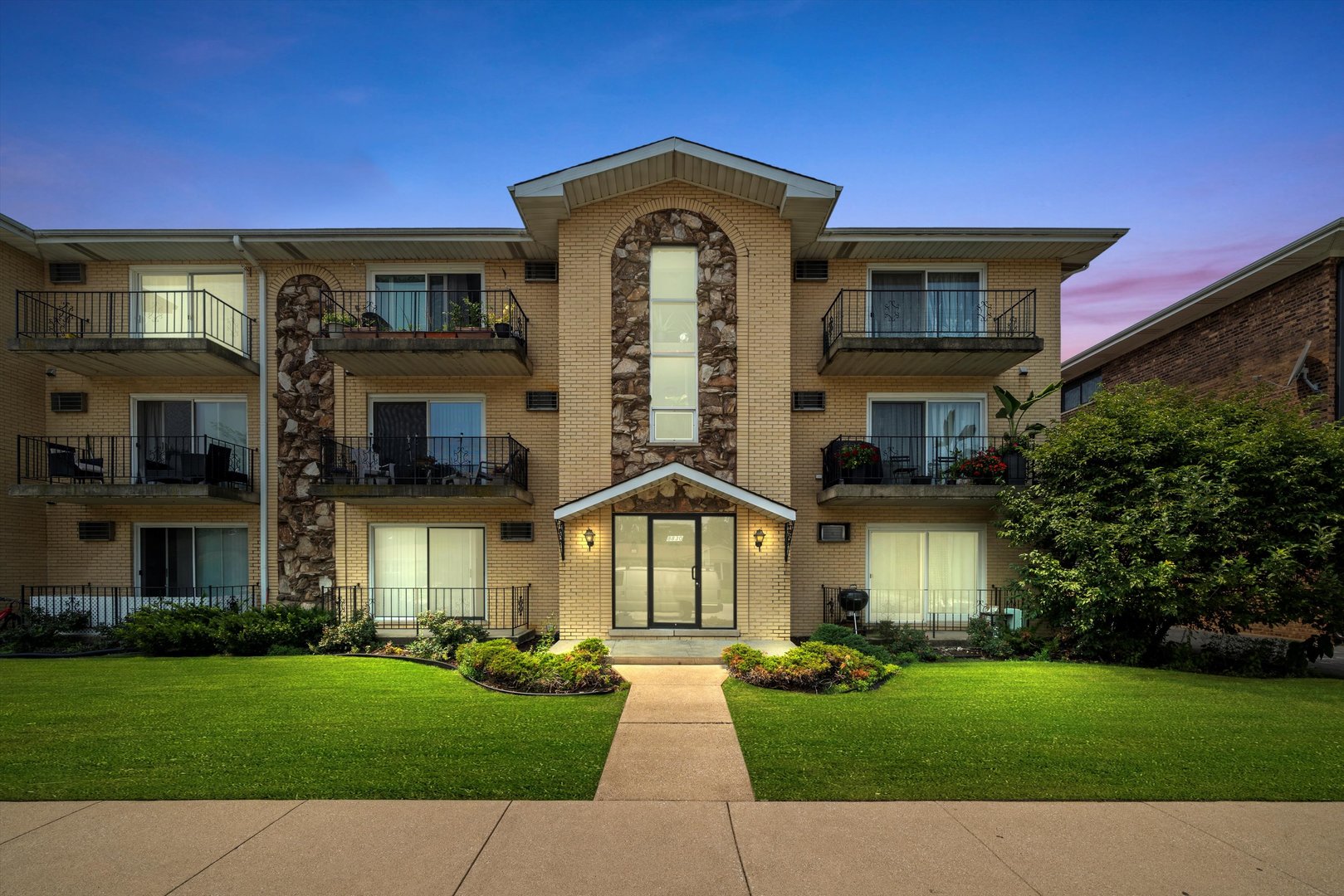 8830 Mobile Avenue #101, Oak Lawn, IL 60453