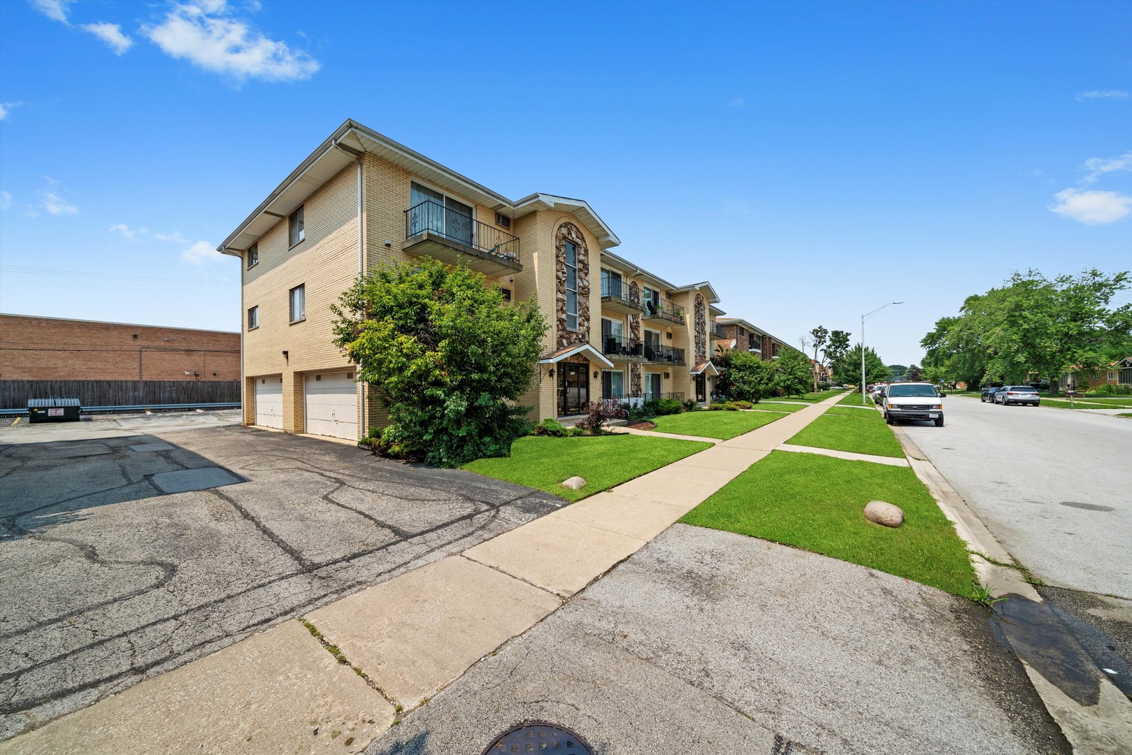 8830 Mobile Avenue #101, Oak Lawn, IL 60453