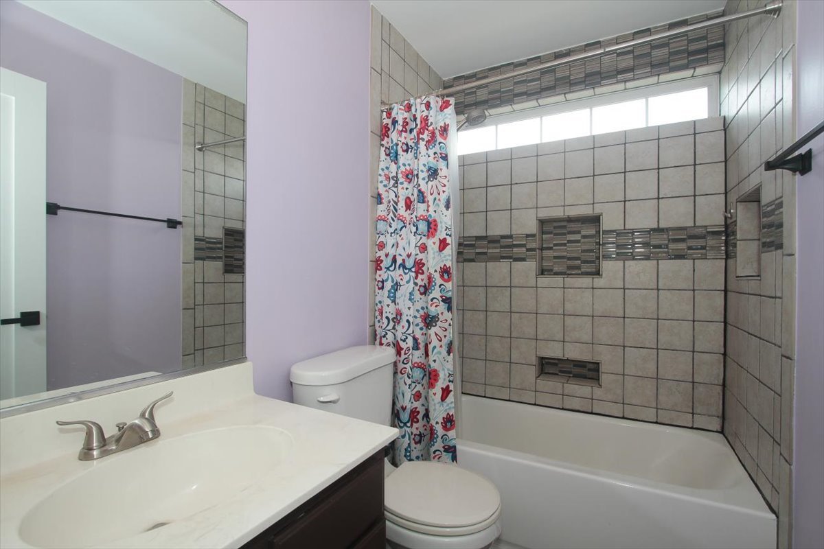 313 Valley Forge Avenue, South Elgin, IL 60177