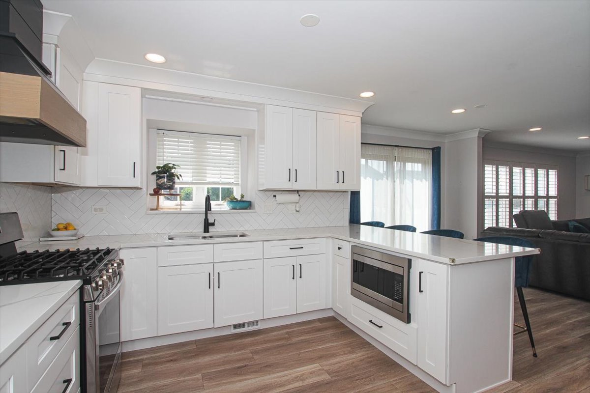 313 Valley Forge Avenue, South Elgin, IL 60177