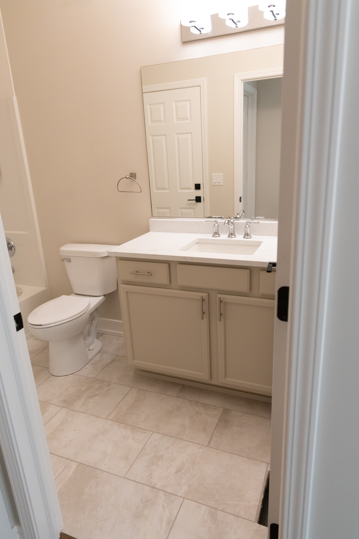 2836 Hillcrest Circle, Naperville, IL 60564