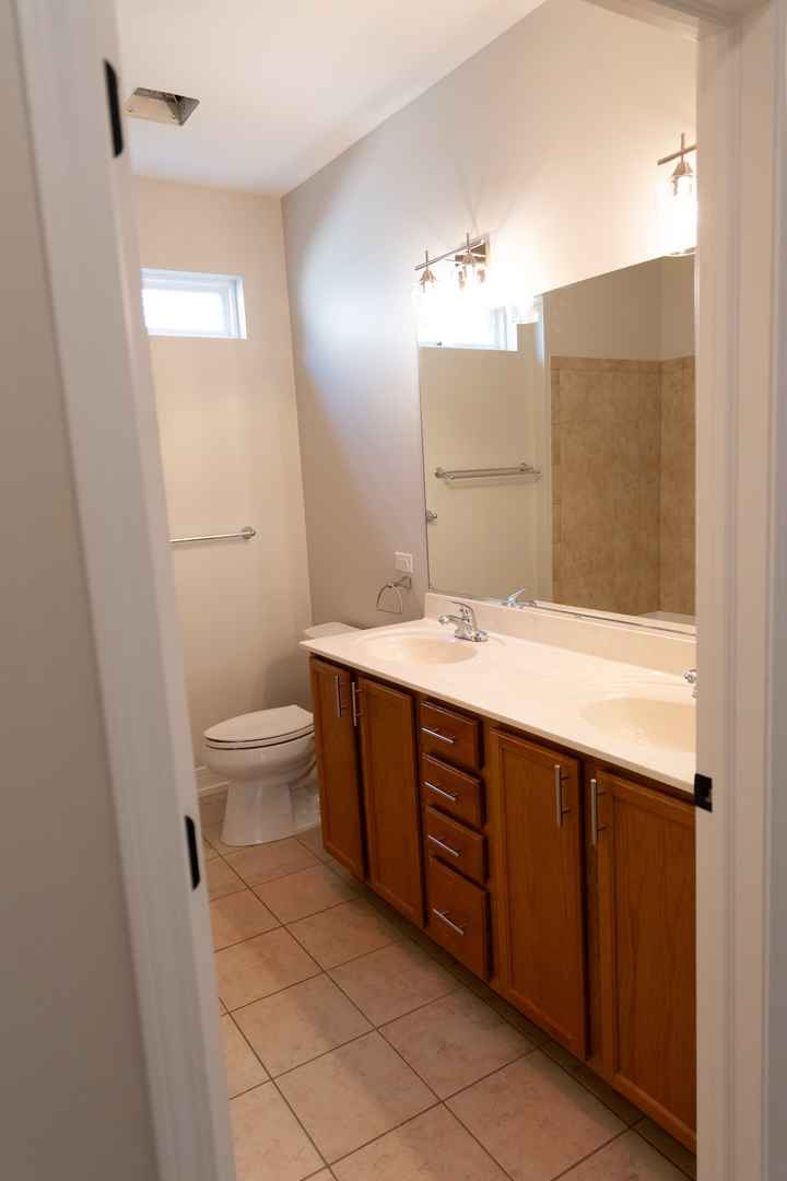 2836 Hillcrest Circle, Naperville, IL 60564
