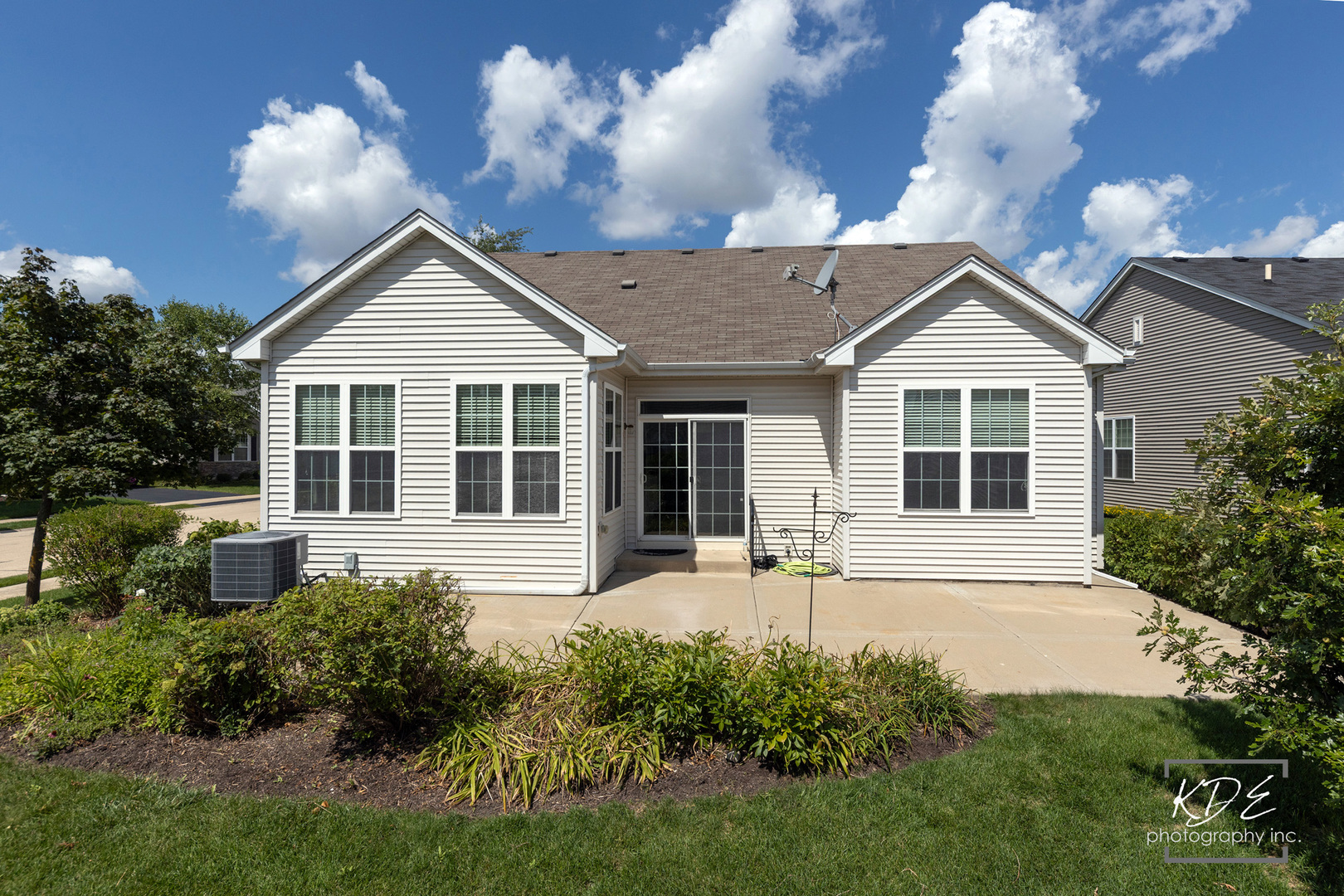 2836 Hillcrest Circle, Naperville, IL 60564