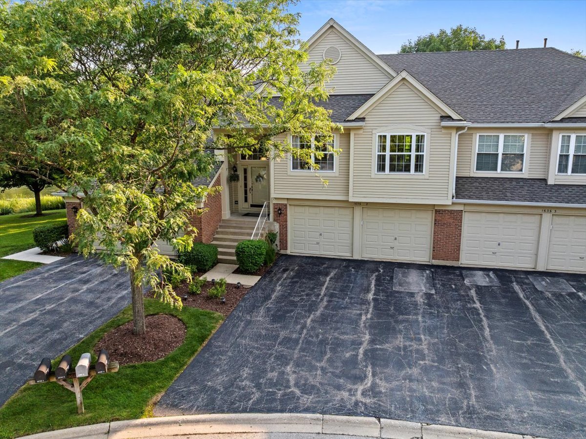 1636 Columbia Circle #2, Bartlett, IL 60103