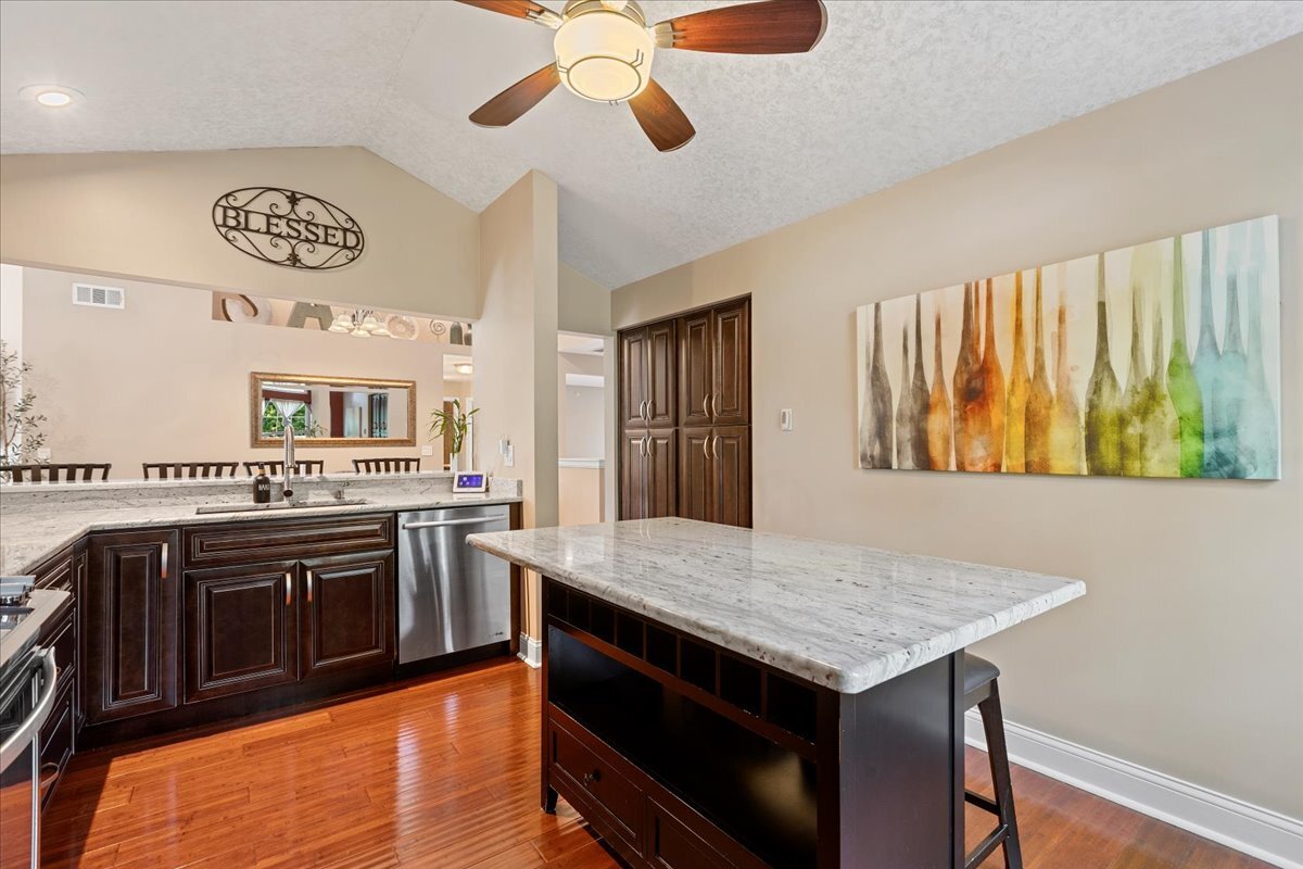 1636 Columbia Circle #2, Bartlett, IL 60103