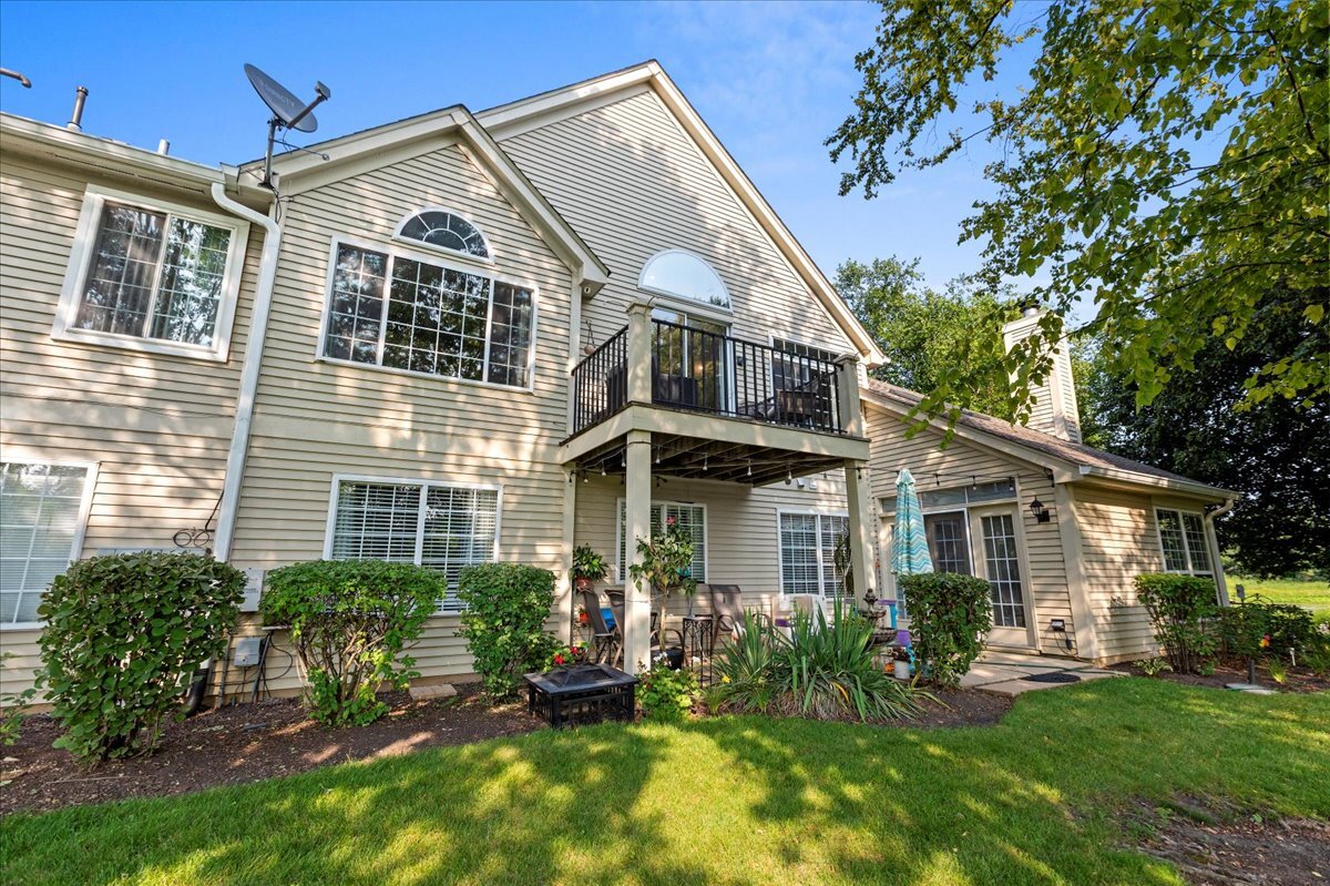 1636 Columbia Circle #2, Bartlett, IL 60103
