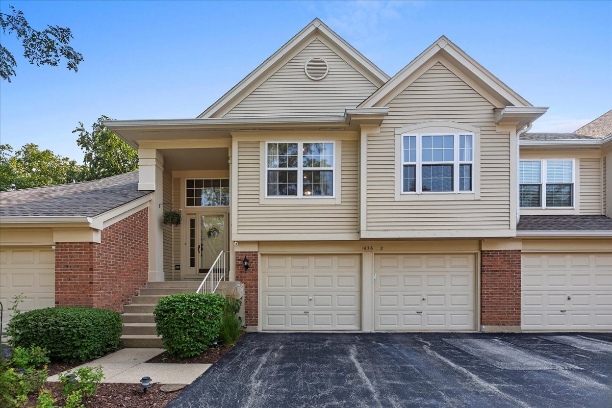 1636 Columbia Circle #2, Bartlett, IL 60103