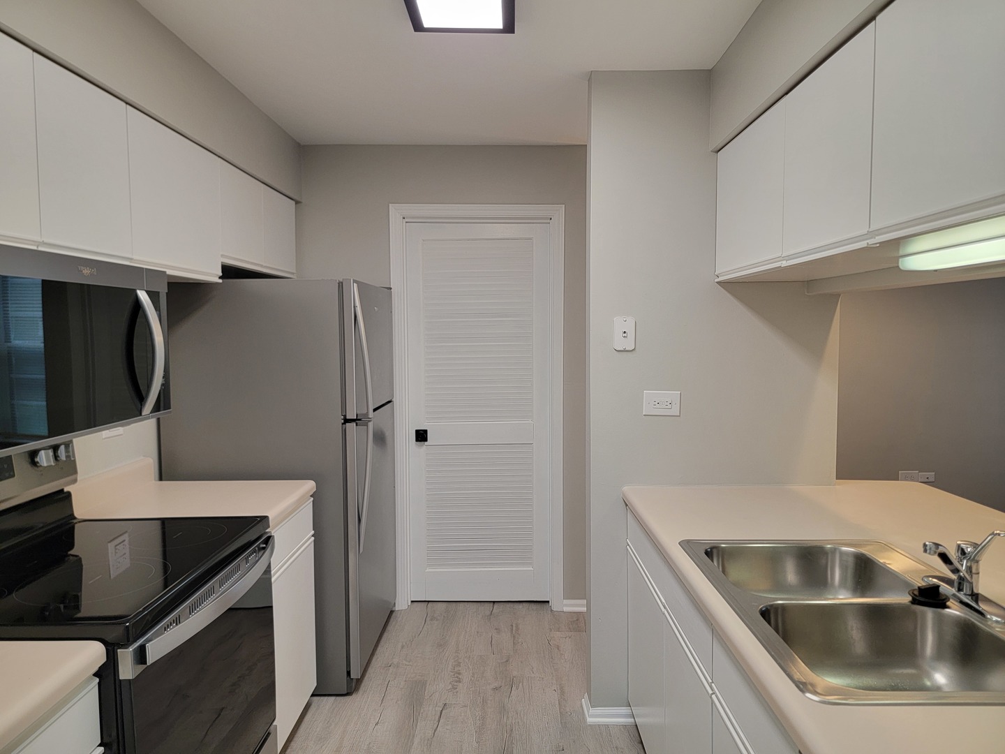 2 Kristin Circle #7, Schaumburg, IL 60195