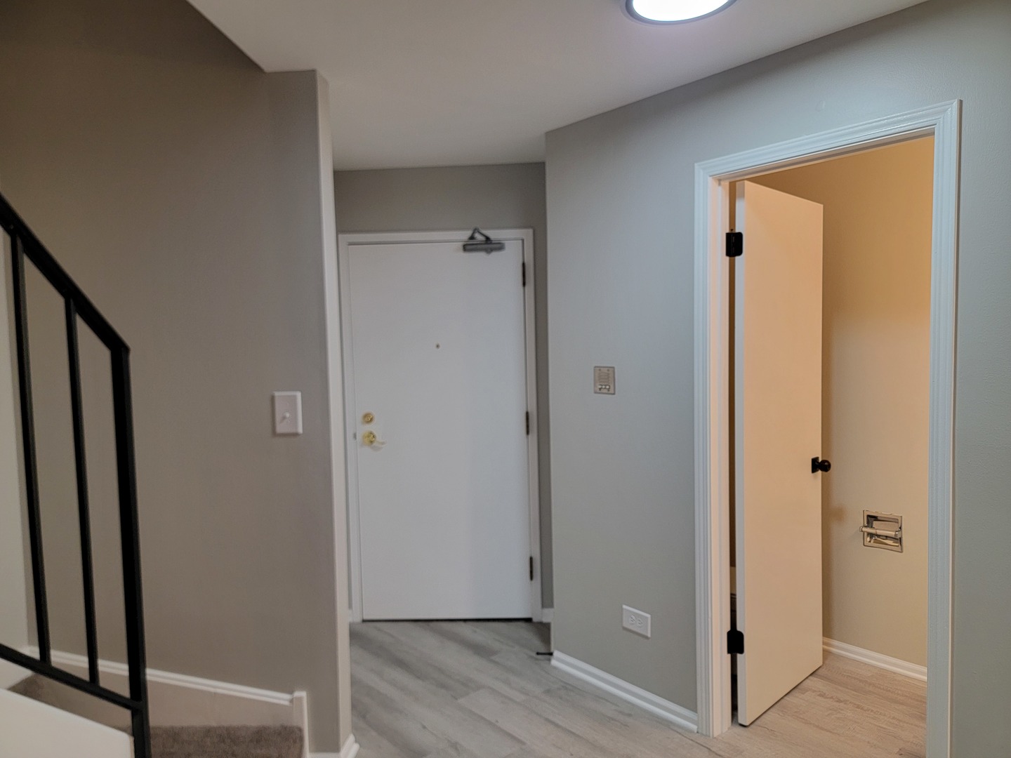 2 Kristin Circle #7, Schaumburg, IL 60195
