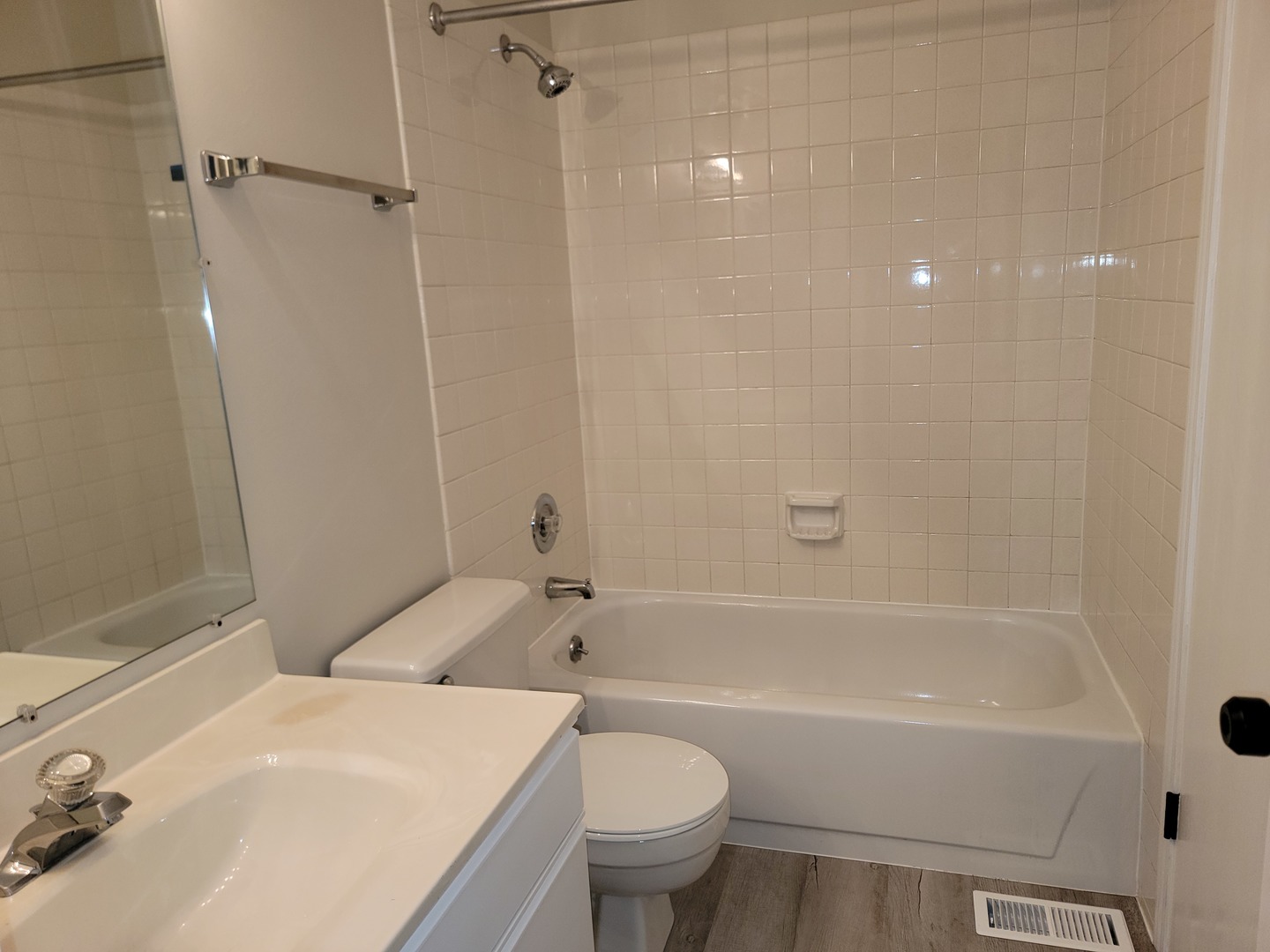 2 Kristin Circle #7, Schaumburg, IL 60195