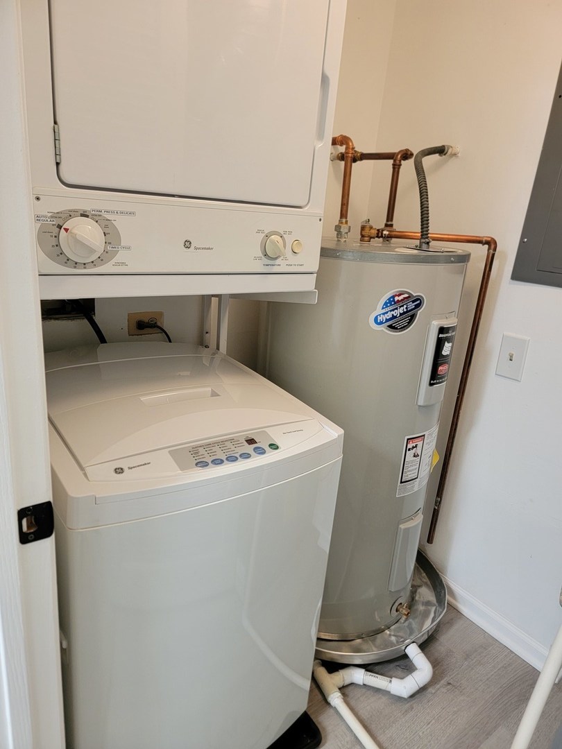 2 Kristin Circle #7, Schaumburg, IL 60195