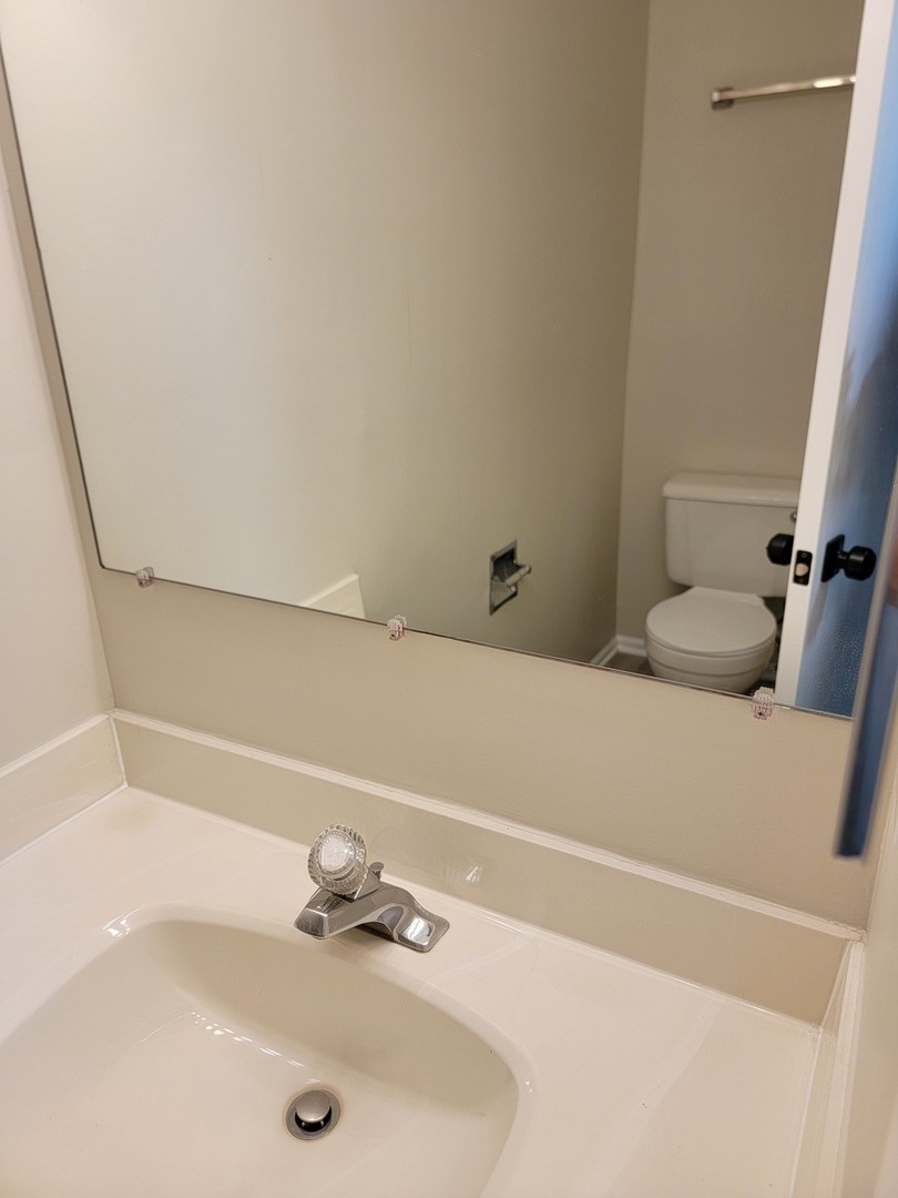 2 Kristin Circle #7, Schaumburg, IL 60195