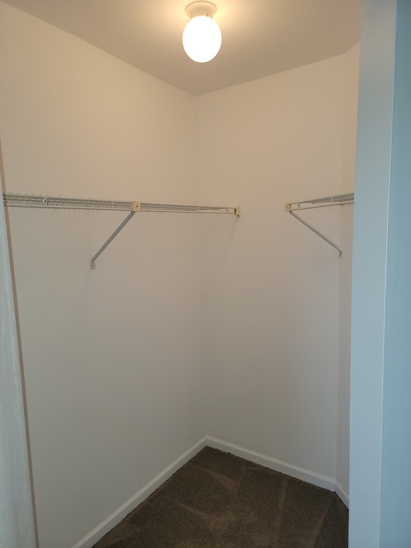 2 Kristin Circle #7, Schaumburg, IL 60195