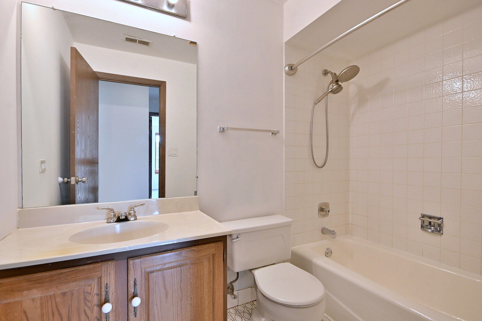 711 S River Road #508, Des Plaines, IL 60016