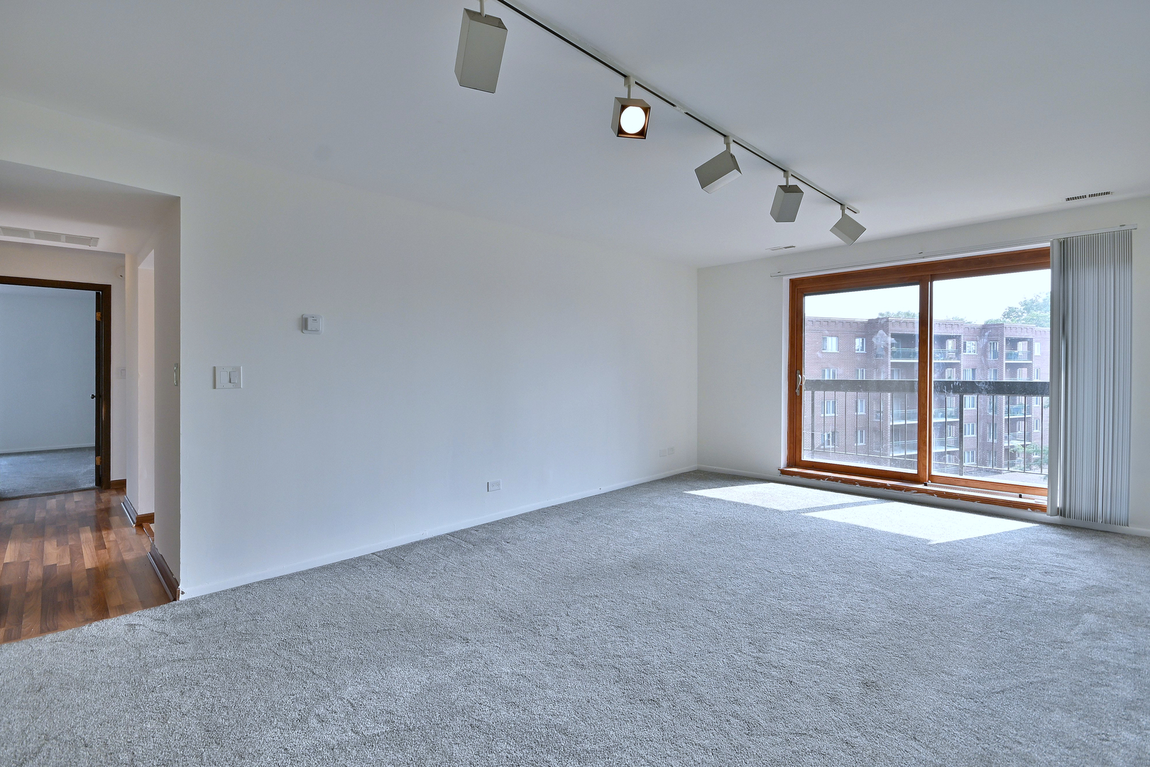 711 S River Road #508, Des Plaines, IL 60016