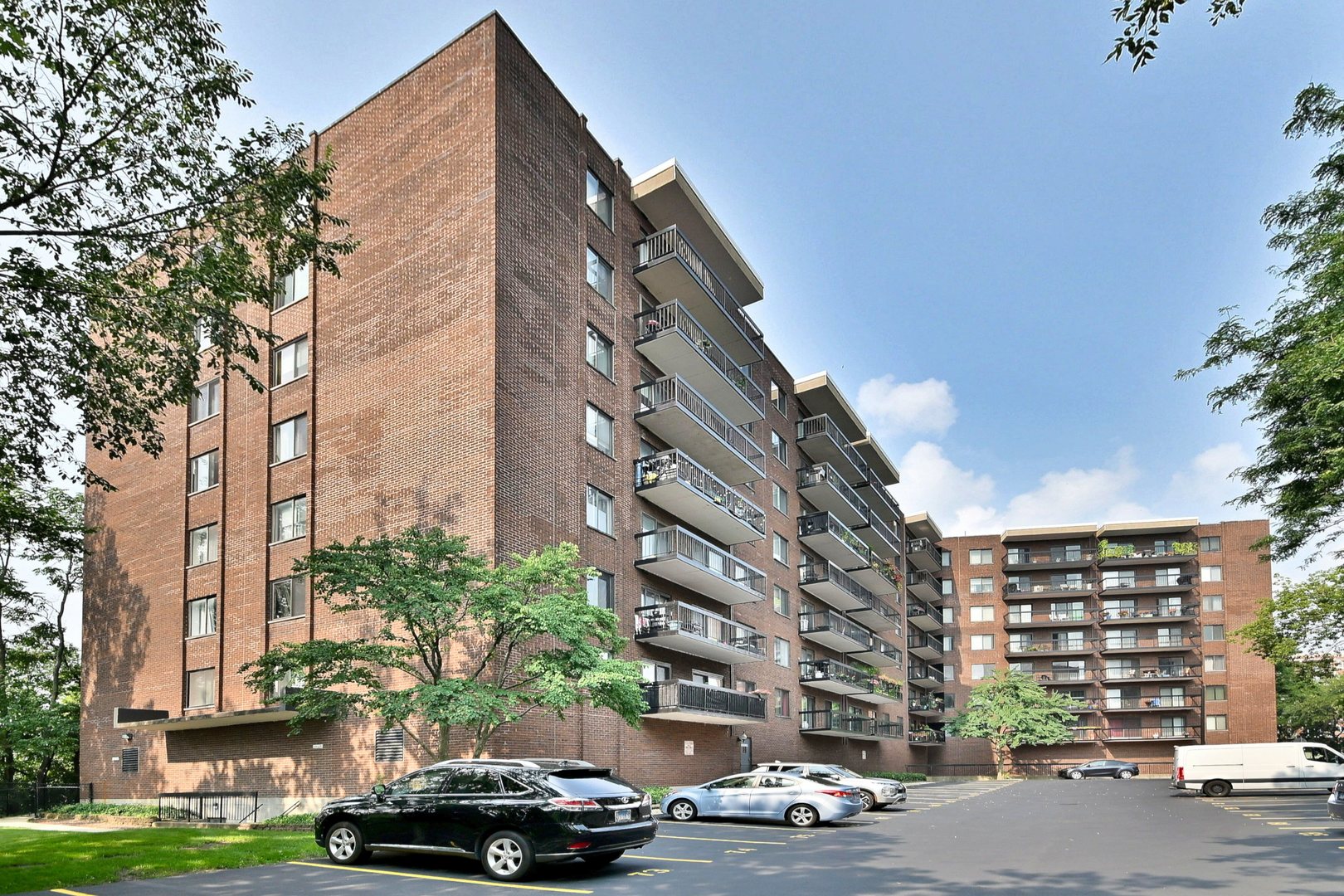 711 S River Road #508, Des Plaines, IL 60016