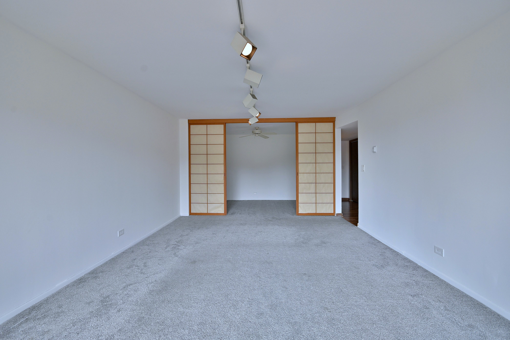 711 S River Road #508, Des Plaines, IL 60016