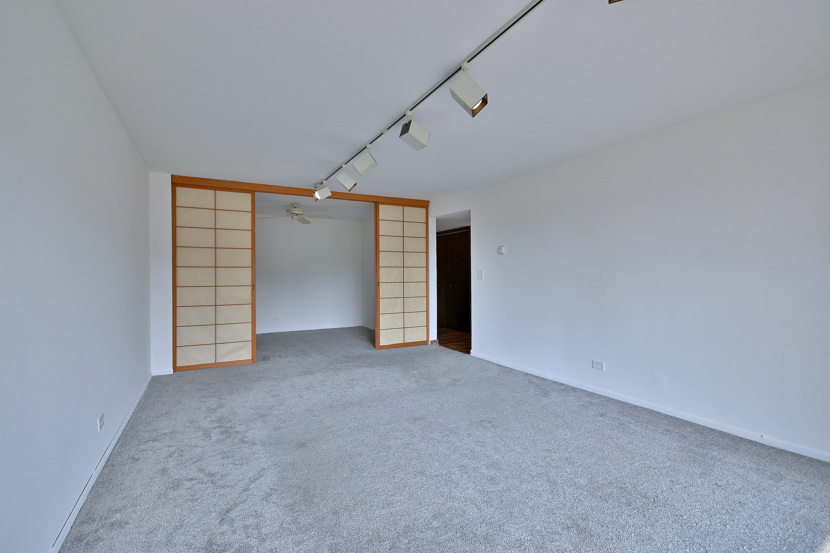 711 S River Road #508, Des Plaines, IL 60016