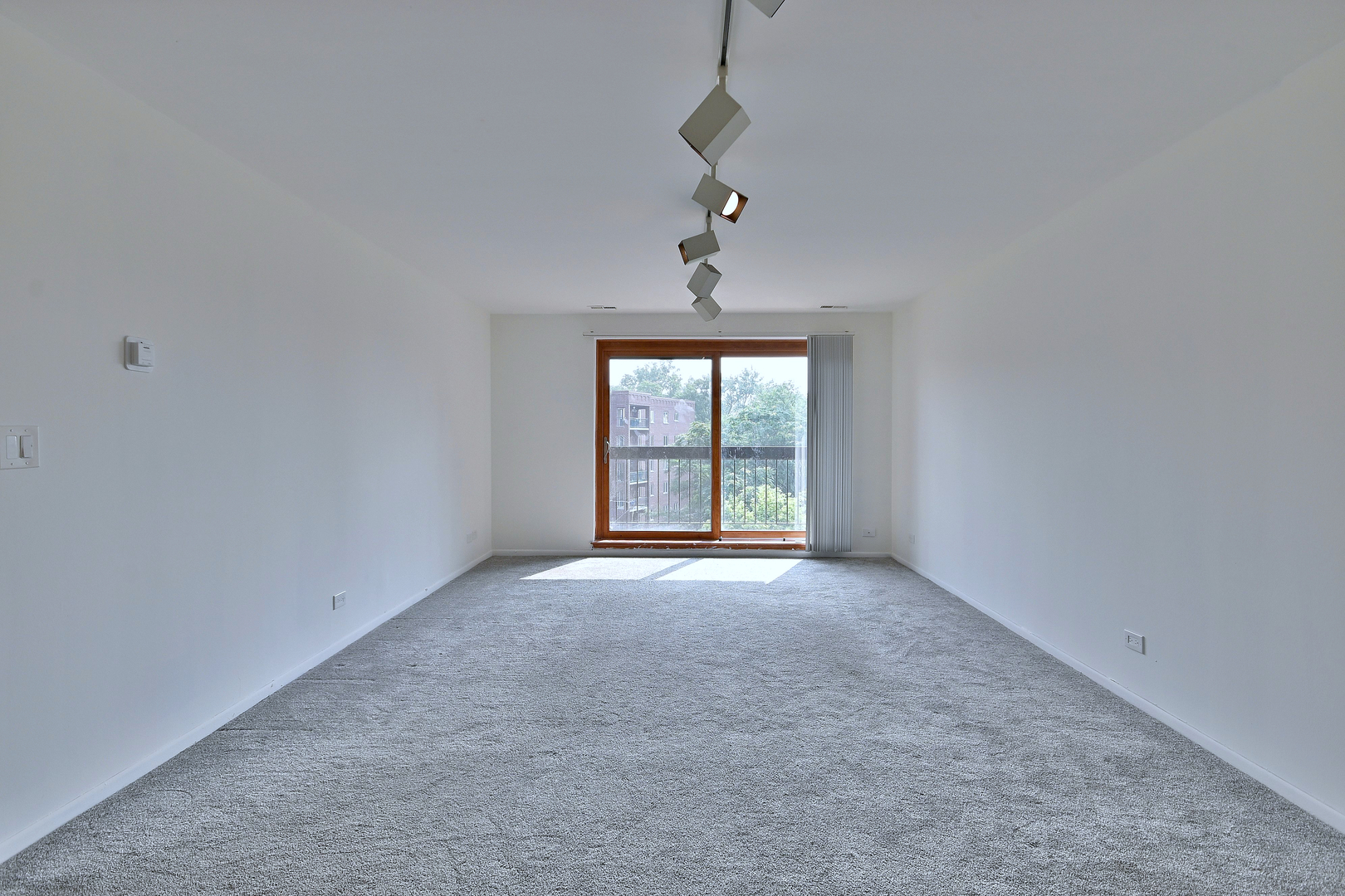 711 S River Road #508, Des Plaines, IL 60016