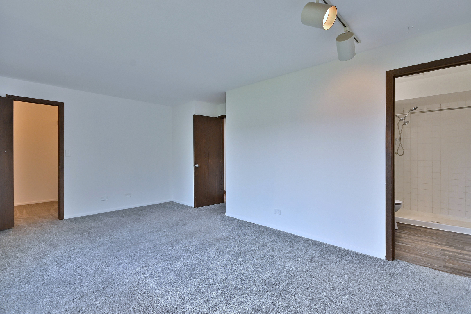711 S River Road #508, Des Plaines, IL 60016
