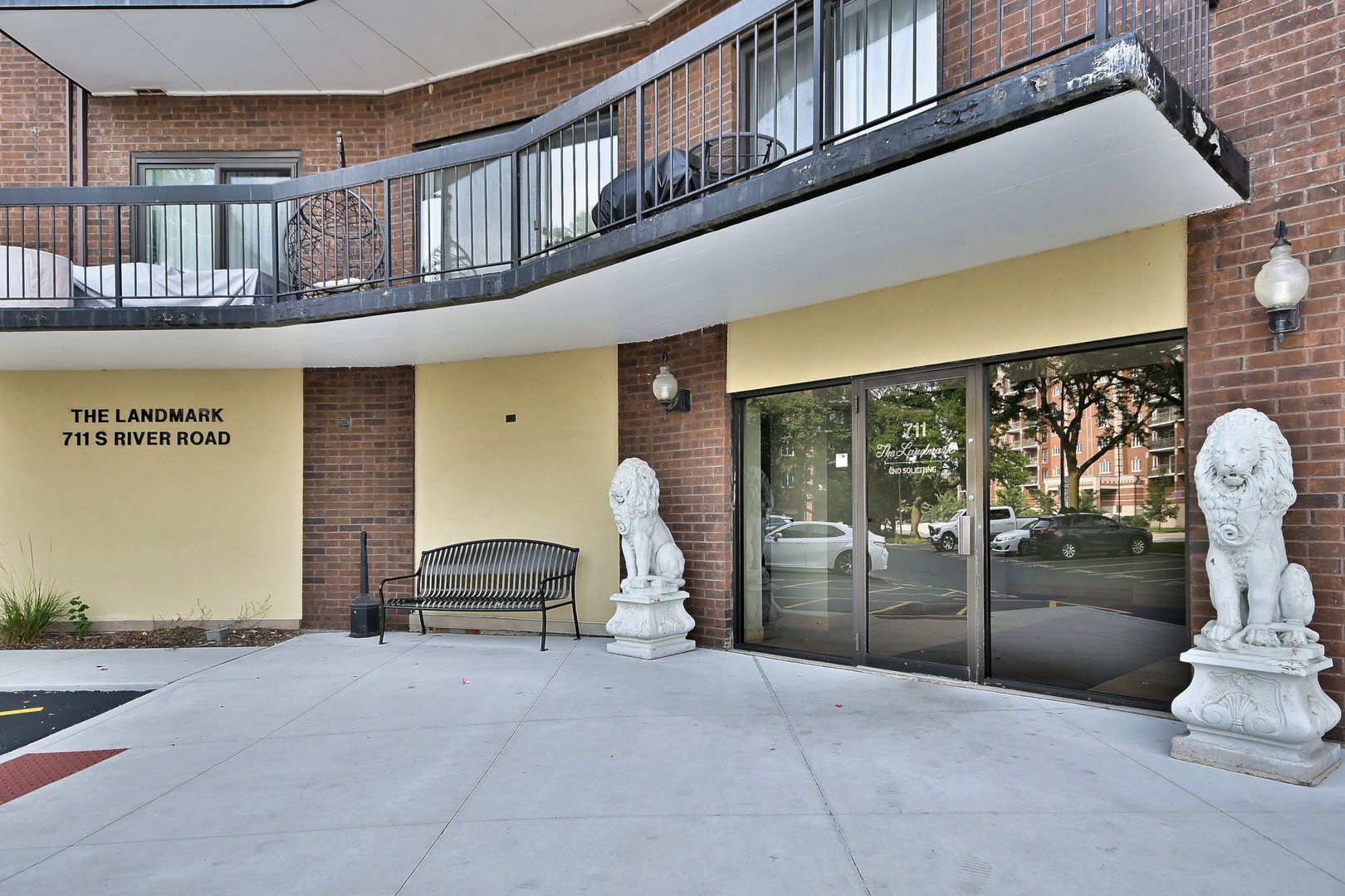 711 S River Road #508, Des Plaines, IL 60016