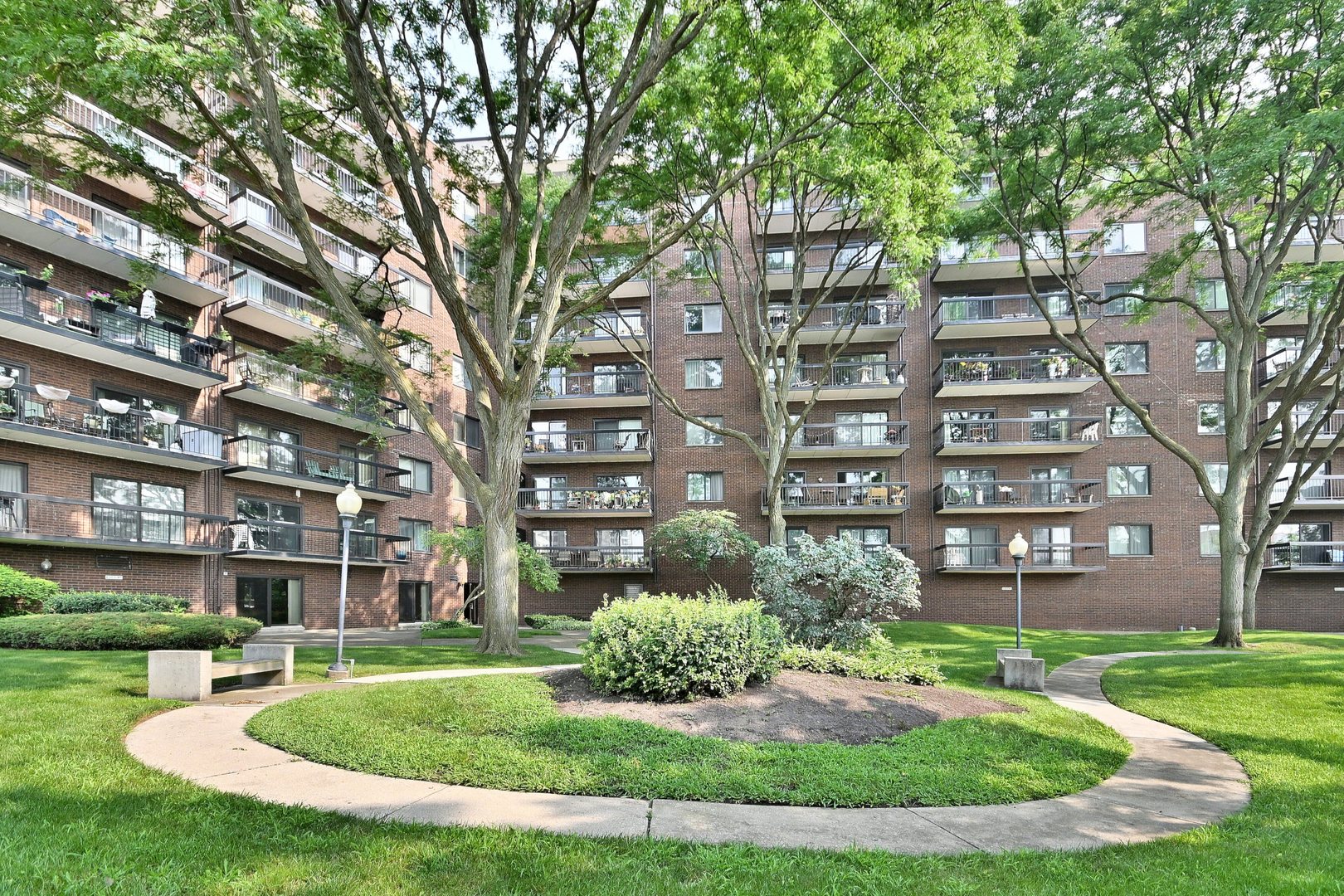 711 S River Road #508, Des Plaines, IL 60016