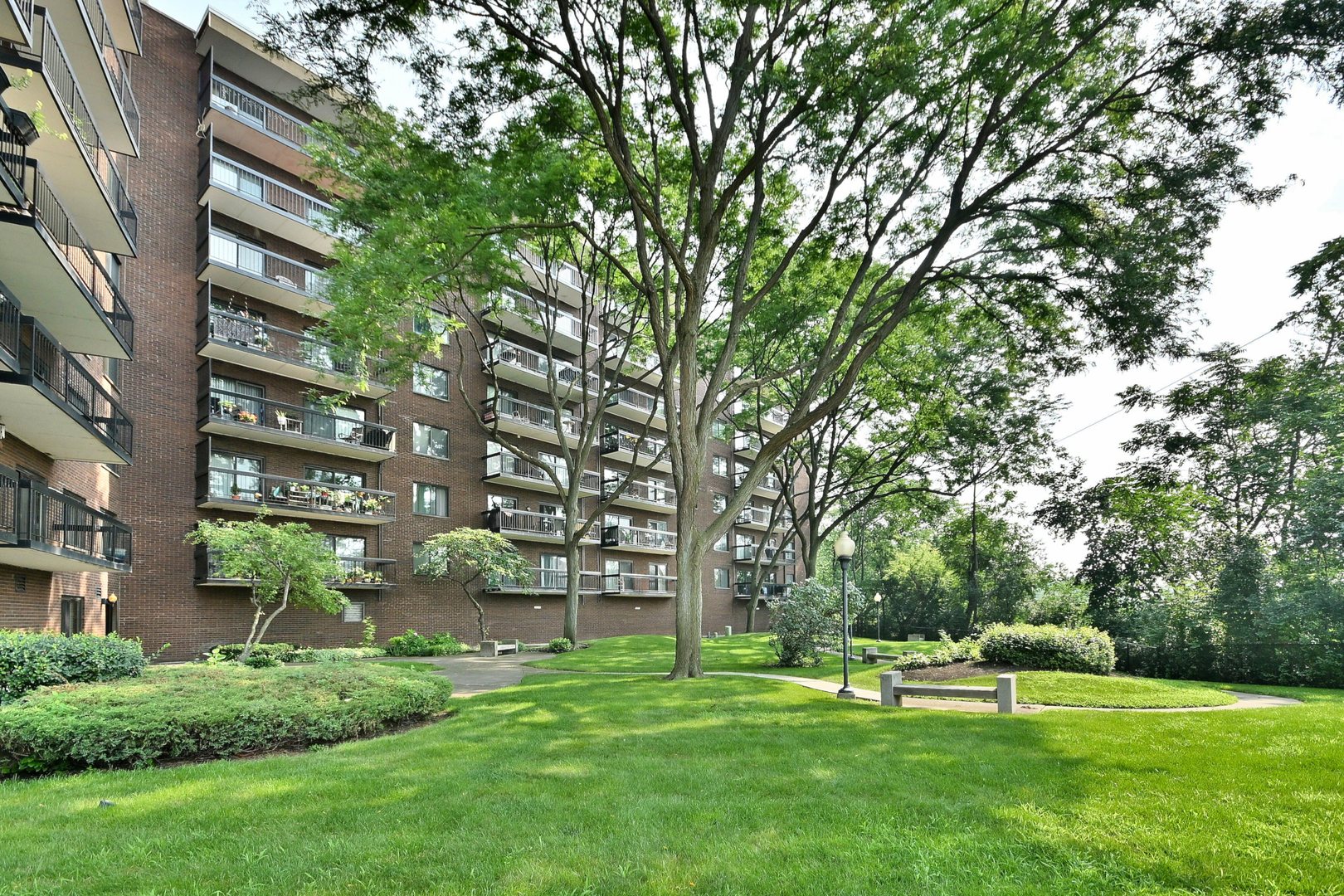 711 S River Road #508, Des Plaines, IL 60016