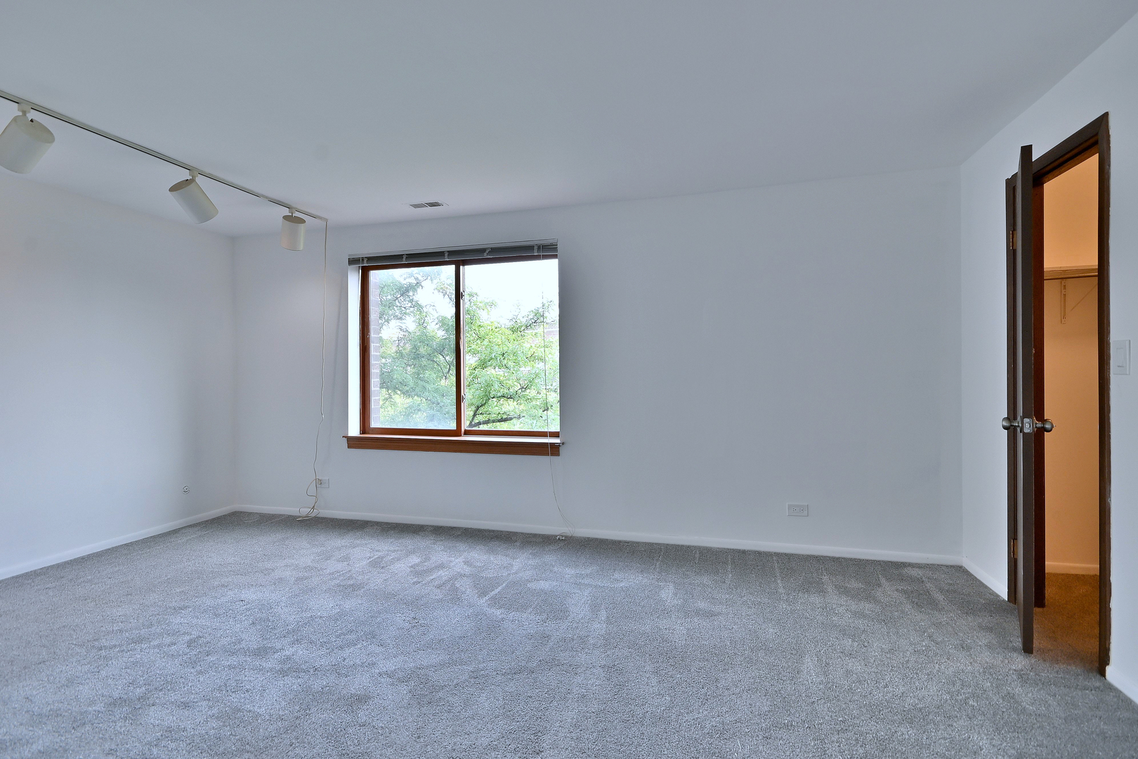 711 S River Road #508, Des Plaines, IL 60016