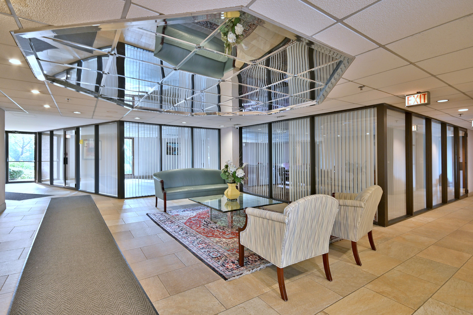711 S River Road #508, Des Plaines, IL 60016