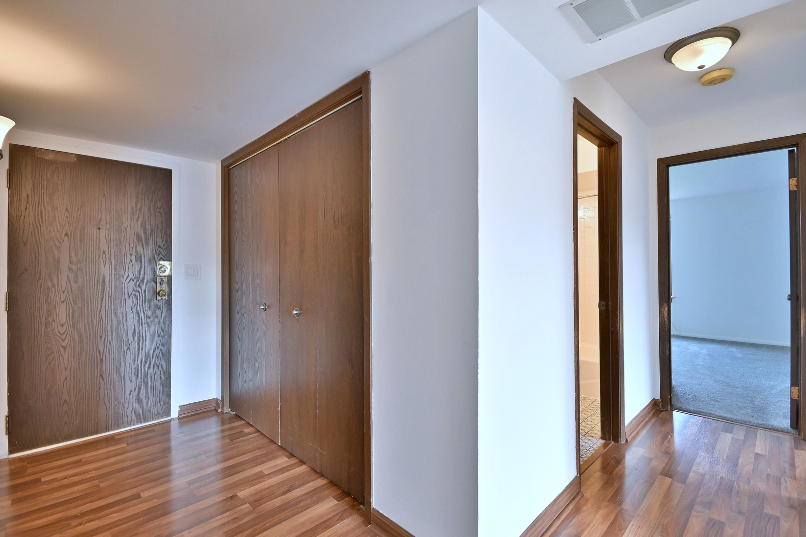 711 S River Road #508, Des Plaines, IL 60016